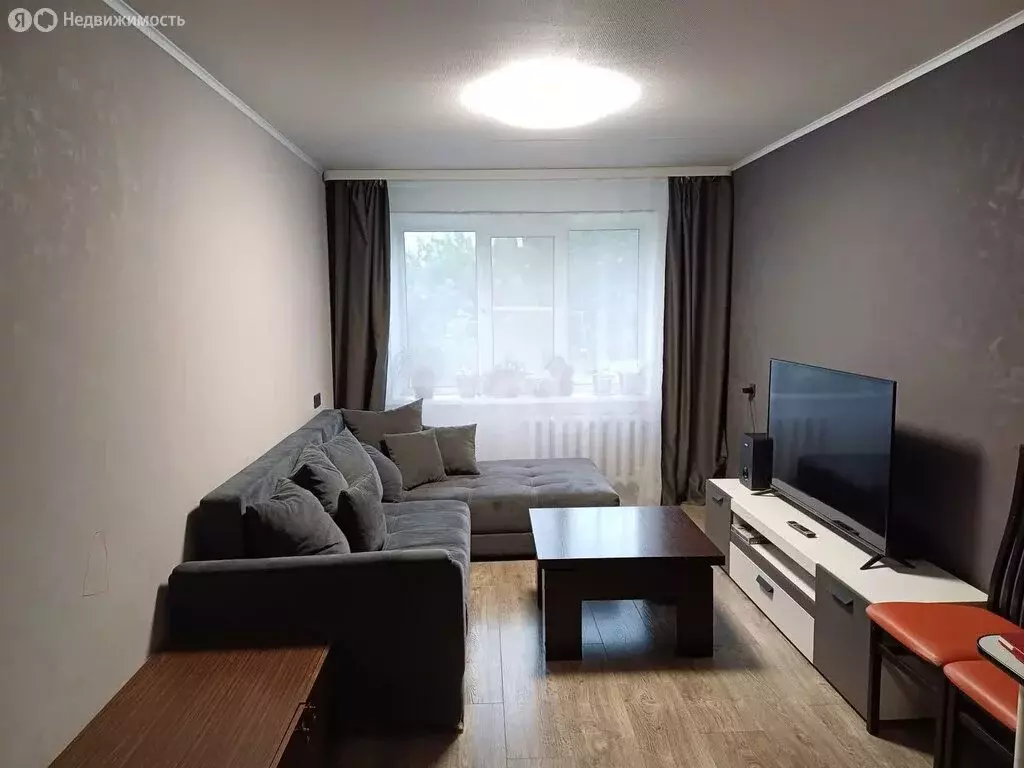 3-комнатная квартира: посёлок Радужный, 19 (67.2 м) - Фото 0