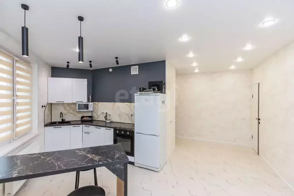 2-к кв. Тюменская область, Тюмень Ставропольская ул., 160/1 (56.4 м) - Фото 1