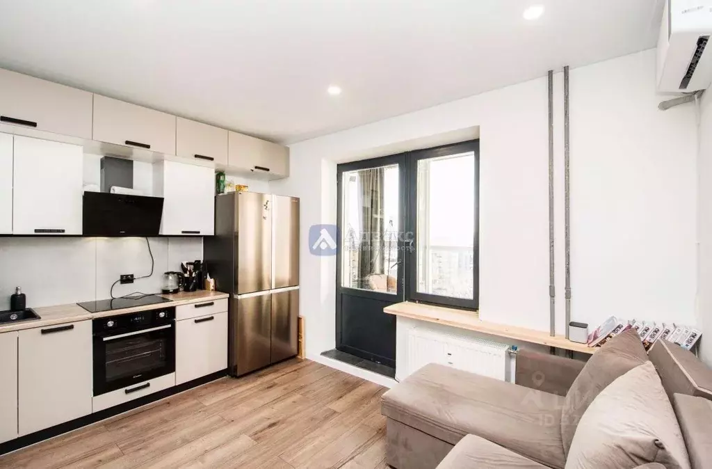 Студия Тюменская область, Тюмень ул. Парада Победы, 7 (20.2 м) - Фото 1