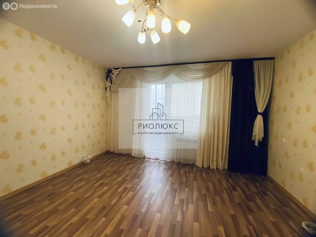 3-комнатная квартира: Челябинск, улица Александра Шмакова, 24 (81 м) - Фото 0