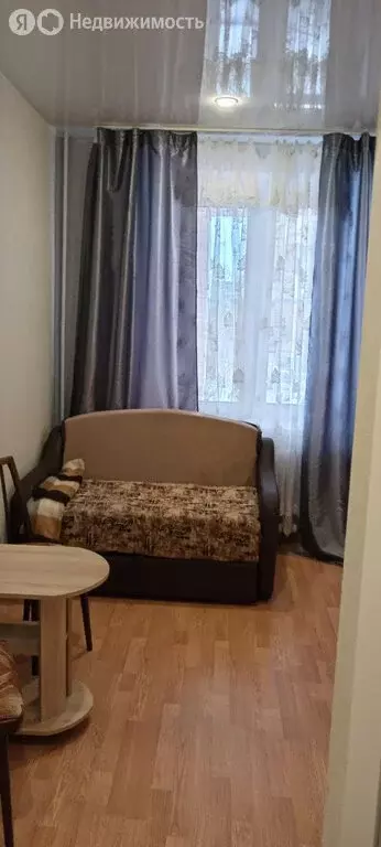 4-комнатная квартира: посёлок Знамя Октября, 29 (81.2 м) - Фото 1