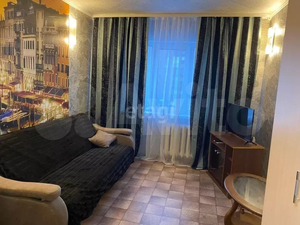 10 и более-к. квартира, 16,3 м, 4/9 эт. - Фото 0