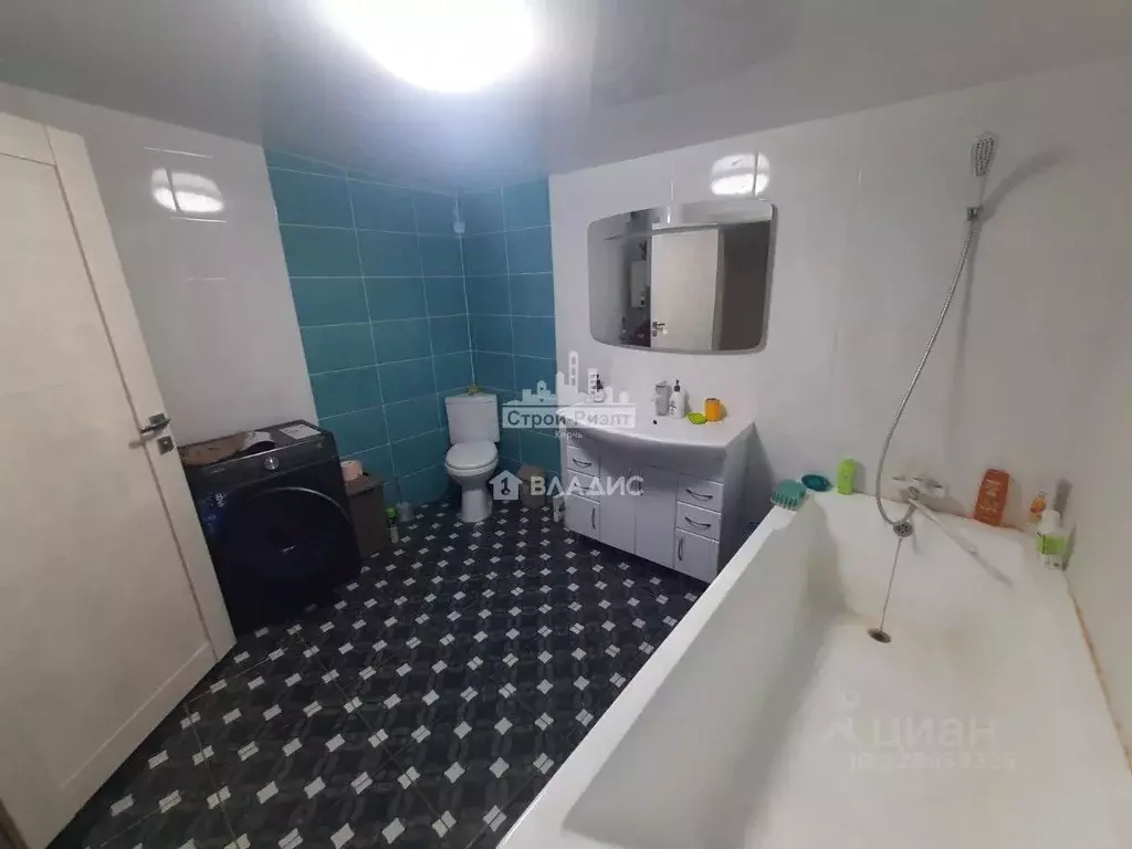 Дом в Крым, Ленинский район, Глазовское с/пос, с. Глазовка ул. ... - Фото 1