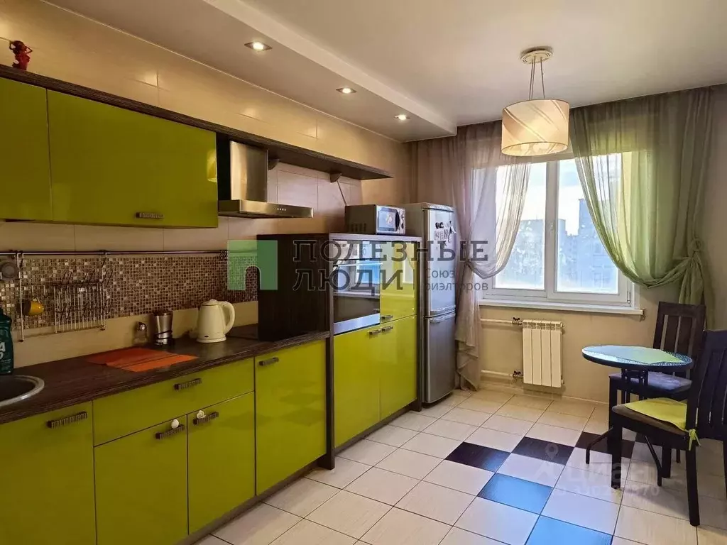 3-к кв. Красноярский край, Красноярск ул. Молокова, 60 (66.4 м) - Фото 1