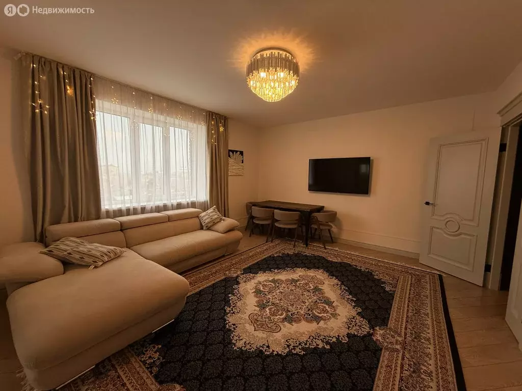 2-комнатная квартира: Астрахань, Бакинская улица, 90 (79 м) - Фото 1