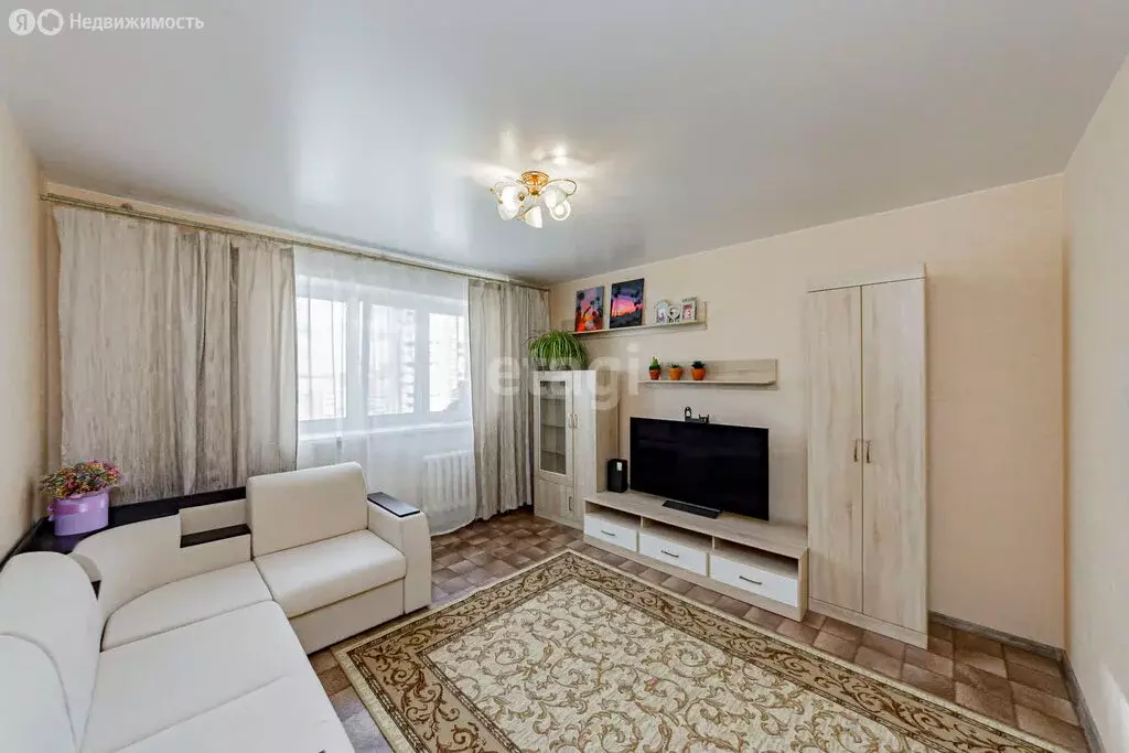 2-комнатная квартира: Тюмень, улица Станислава Карнацевича, 6 (56.2 м) - Фото 2