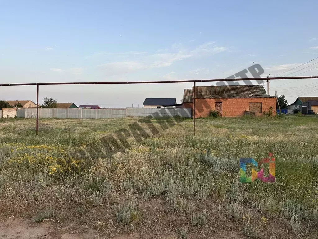 Участок в Калмыкия, Целинный район, с. Троицкое ул. Ахматовой, 17 ... - Фото 0