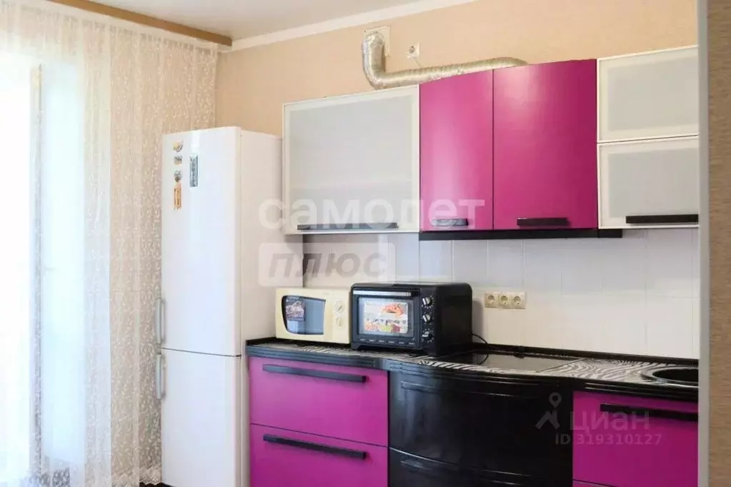 1-к кв. Омская область, Омск просп. Комарова, 16 (41.0 м) - Фото 0