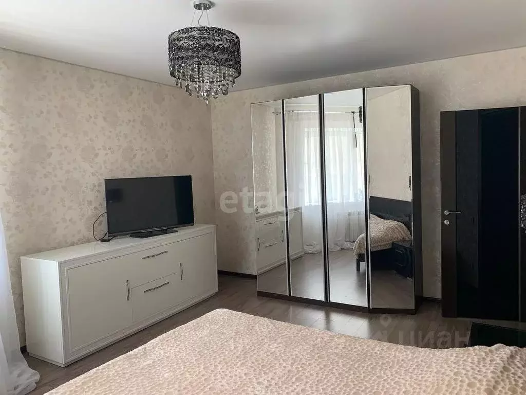 2-к кв. Белгородская область, Белгород ул. Есенина, 20в (75.5 м) - Фото 0