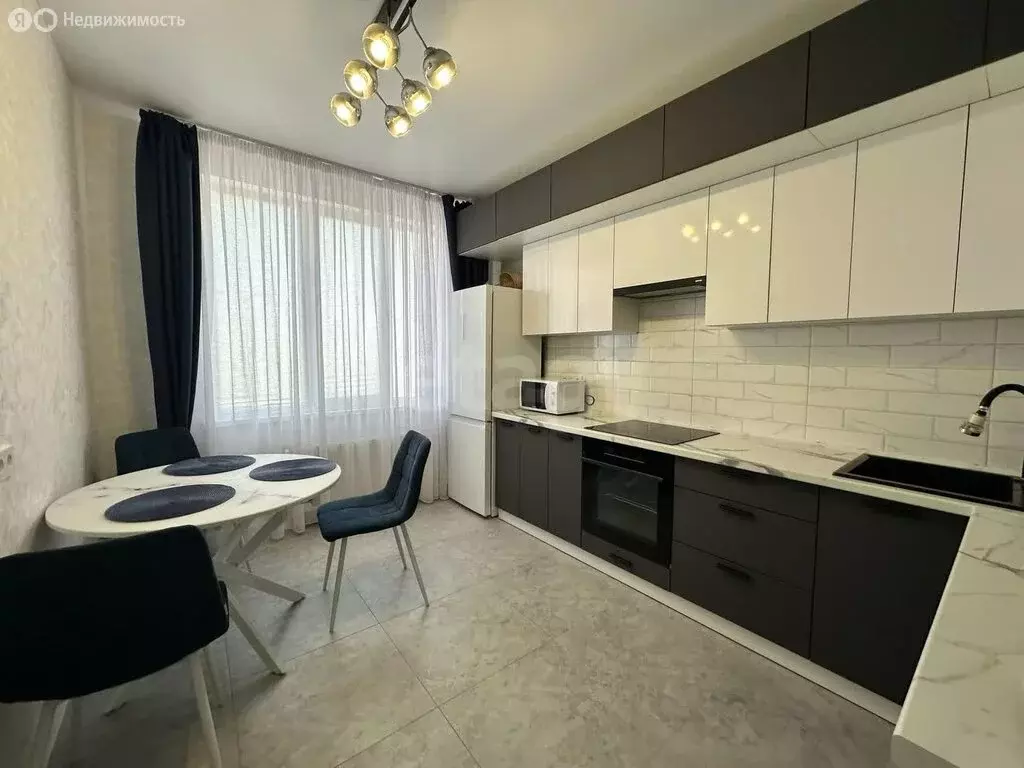 2-комнатная квартира: село Мирное, улица Крымской Весны, 4к3 (59 м) - Фото 0