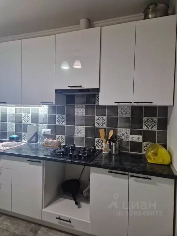 3-к кв. Астраханская область, Астрахань ул. Куликова, 77к3 (71.7 м) - Фото 1