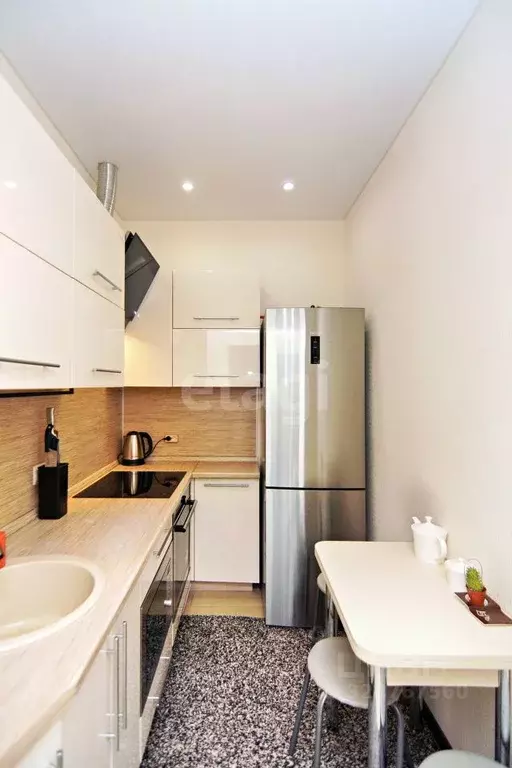 Студия Ханты-Мансийский АО, Сургут ул. Ивана Захарова, 12/1 (28.3 м) - Фото 1