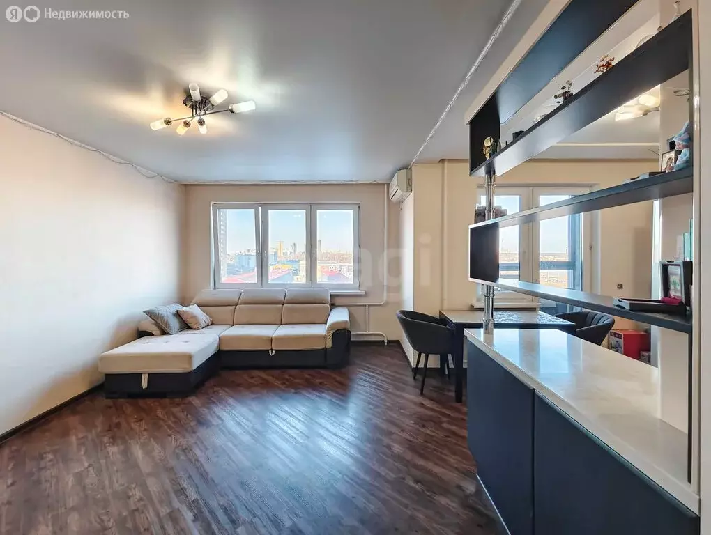 3-комнатная квартира: Тюмень, улица Ю.-Р.Г. Эрвье, 26 (76.4 м) - Фото 2