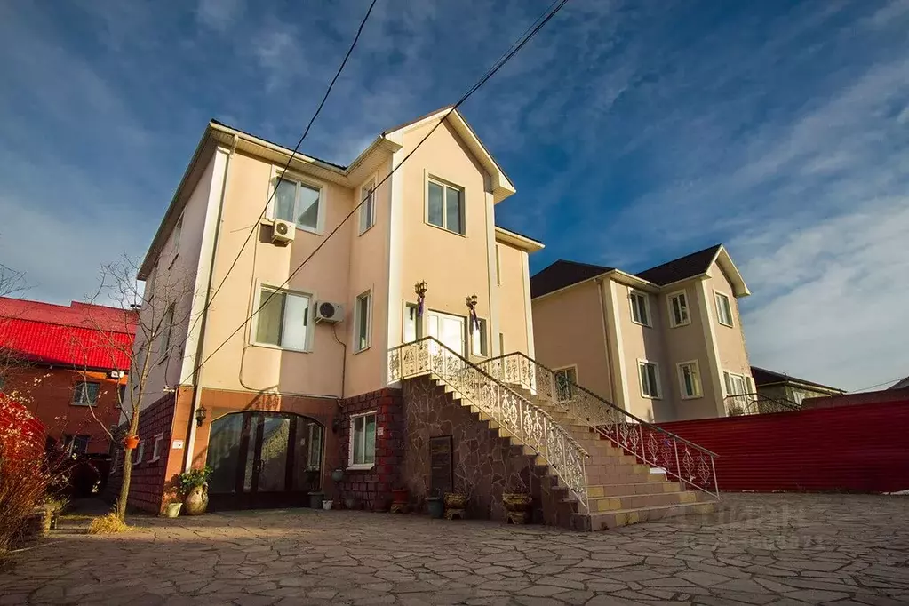 Дом в Свердловская область, Екатеринбург ул. Демьяна Бедного (400 м) - Фото 1