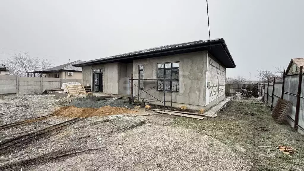 Дом в Крым, Симферопольский район, с. Трудовое пер. Мира (130 м) - Фото 1