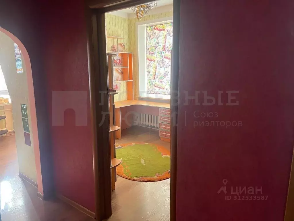 3-к кв. Новгородская область, Боровичи 1 Мая пл., 1 (64.5 м) - Фото 1