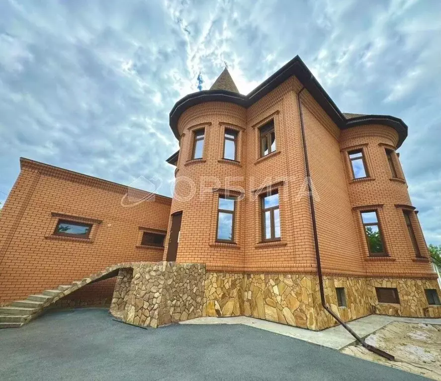 Дом в Тюменская область, Тюмень ул. Коммуны (500 м) - Фото 1