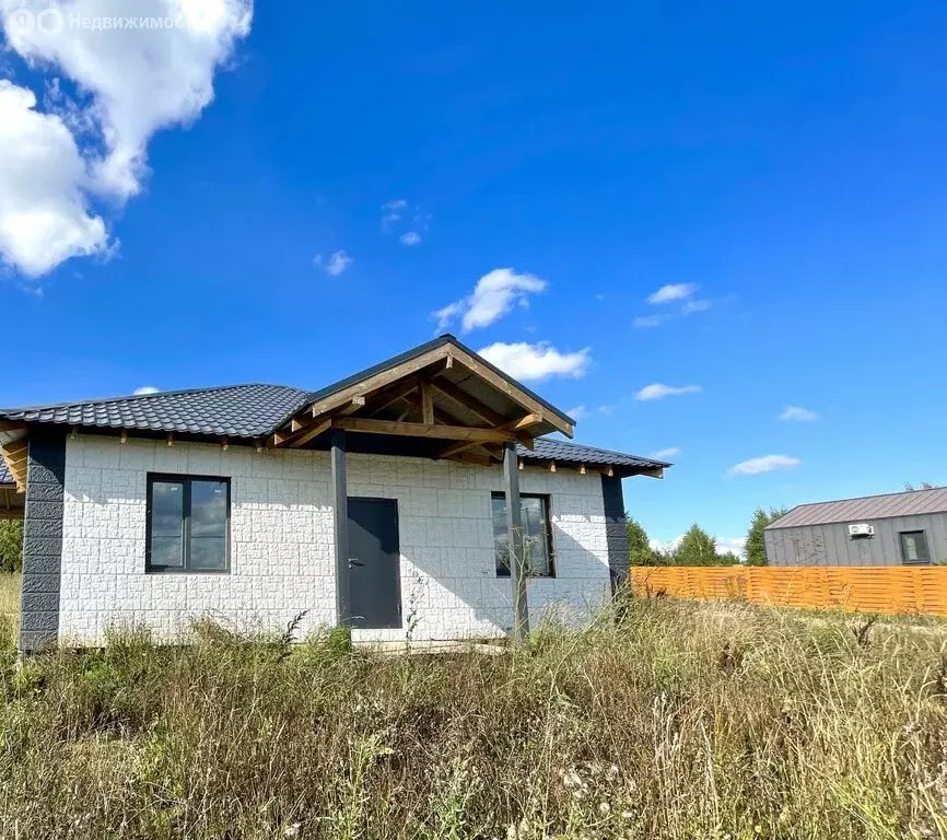 Дом в Ленинское сельское поселение, деревня Большие Сколотни, Добрая ... - Фото 1