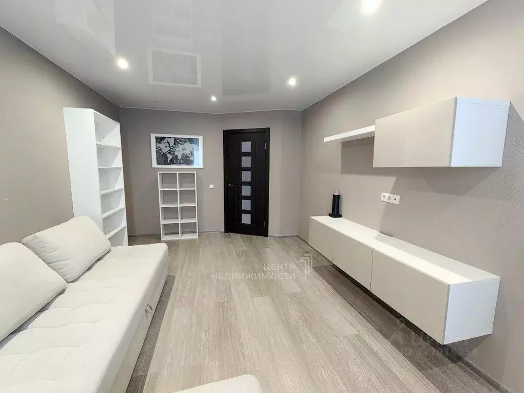 2-к кв. Татарстан, Казань ул. Зур Урам, 7А (57.0 м) - Фото 0