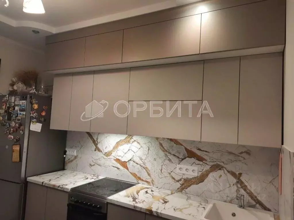 2-к кв. Тюменская область, Тюмень ул. Бакинских Комиссаров, 3 (56.7 м) - Фото 1