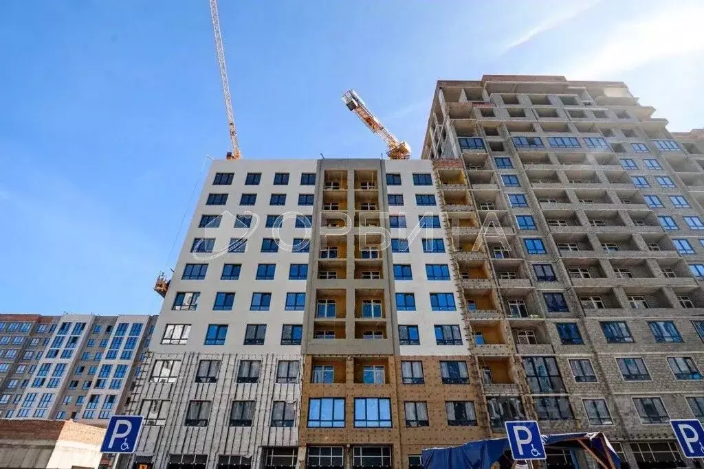 Студия Тюменская область, Тюмень ул. Братьев Бондаревых, 5 (27.9 м) - Фото 1