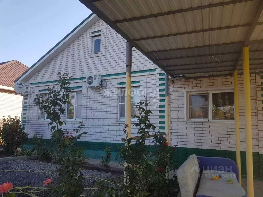 Дом в Астраханская область, Наримановский район, с. Старокучергановка ... - Фото 0