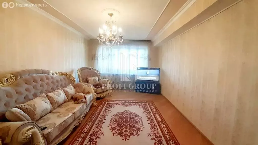 4-комнатная квартира: Махачкала, улица Гайдара, 1А (98 м) - Фото 0