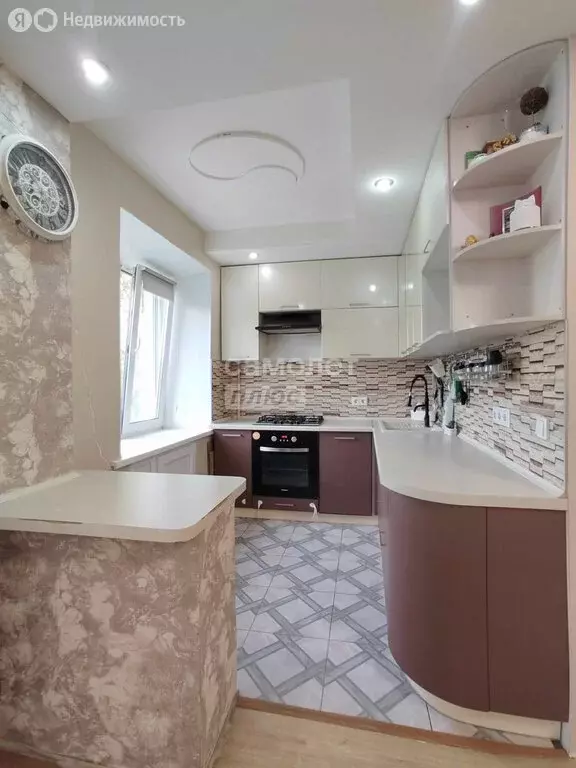 3-комнатная квартира: Октябрьский, 35-й микрорайон, 10 (61 м) - Фото 0
