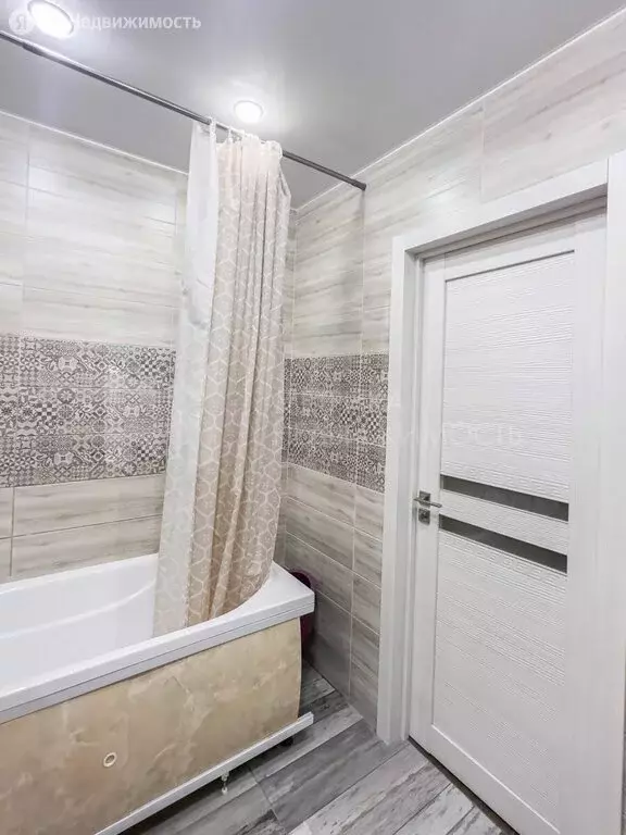 Квартира-студия: Тюмень, улица Вадима Бованенко, 1 (38.4 м) - Фото 1