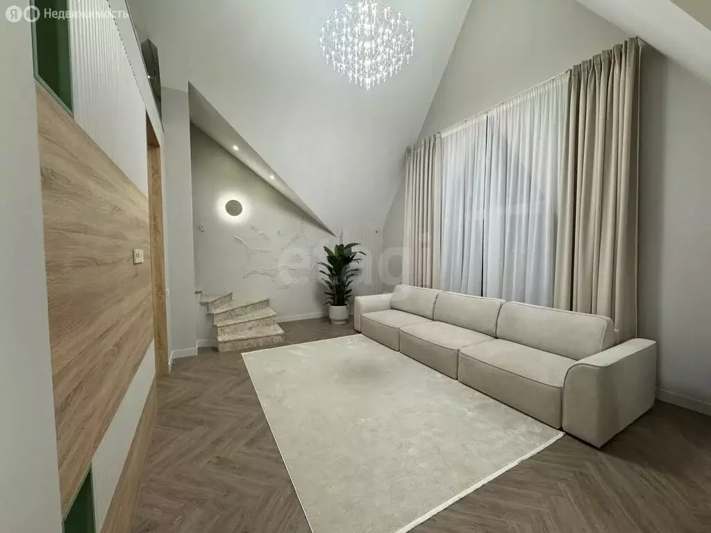 3-комнатная квартира: Владикавказ, улица Академика Шёгрена, 6 (110 м) - Фото 1