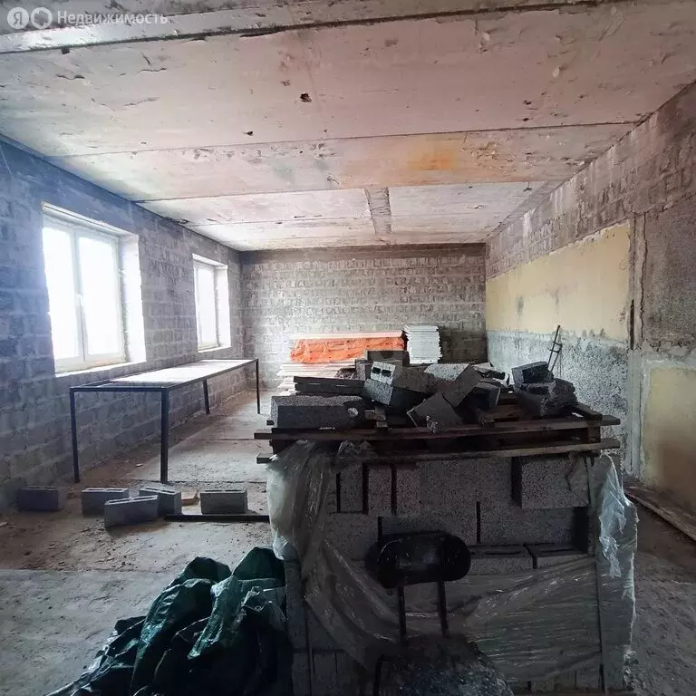Дом в Новый Уренгой, улица Сурикова (280 м) - Фото 1