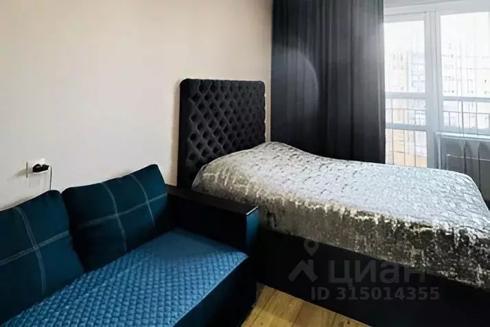 1-к кв. Курганская область, Курган Заозерный жилрайон, 5-й мкр, 35А ... - Фото 0