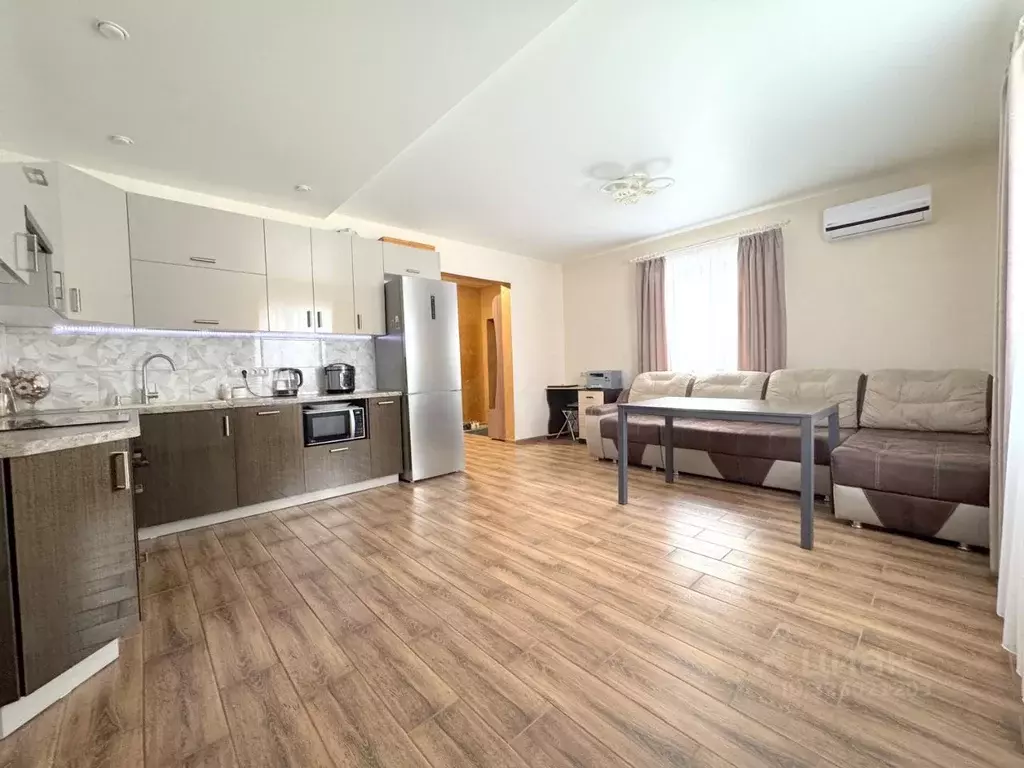 Дом в Омская область, Омский район, Магистральное с/пос, Деревня ... - Фото 1