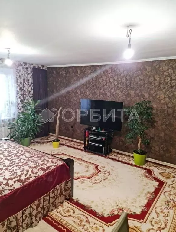 2-к кв. Тюменская область, Тюмень ул. Жуковского, 88/1 (80.0 м) - Фото 0