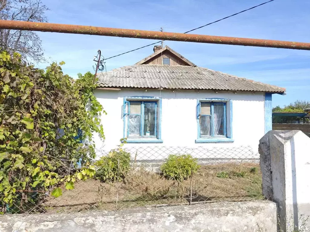 Дом в Крым, Сакский район, Охотниковское с/пос, с. Орлянка ул. ... - Фото 1