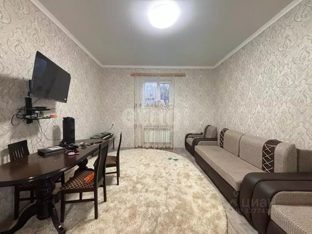 Дом в Калмыкия, Элиста ул. Балакаева, 19 (100 м) - Фото 1