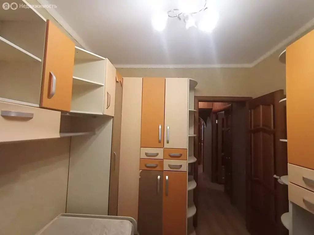 4-комнатная квартира: Пролетарский, рабочий посёлок Пролетарский, ... - Фото 1