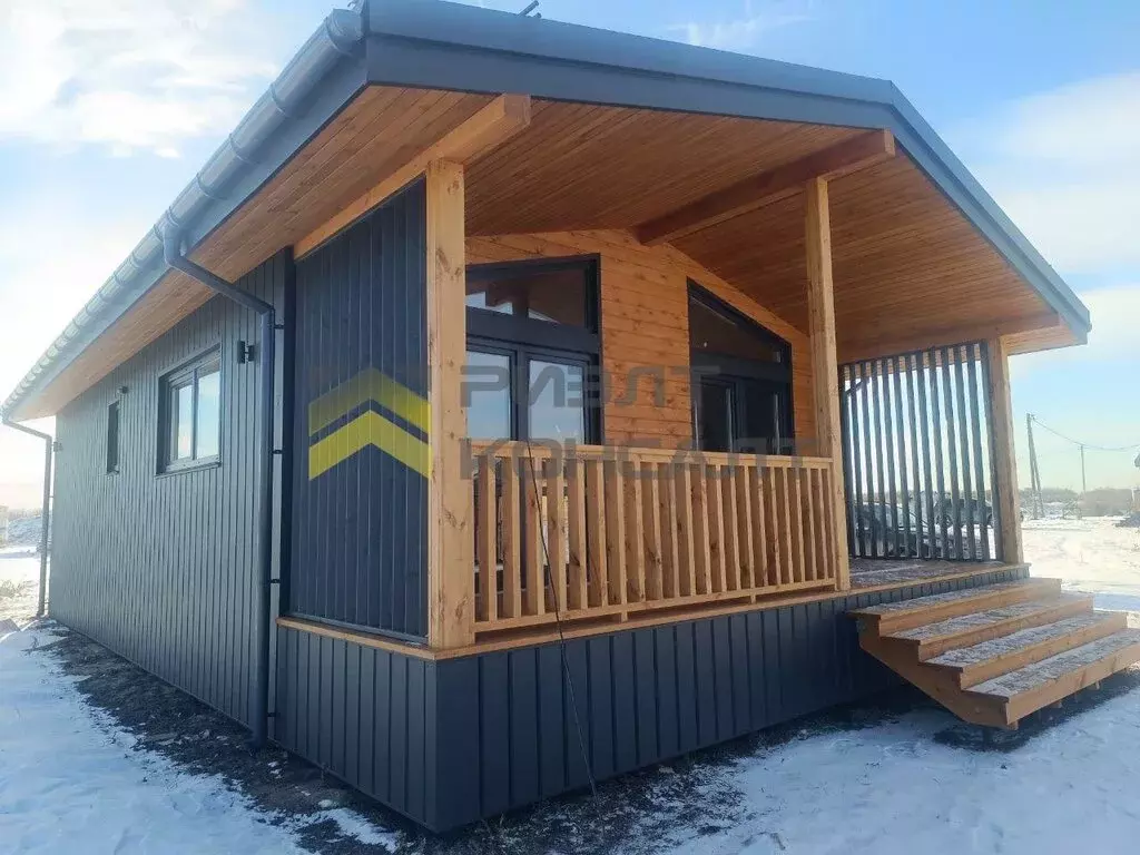 Дом в Омский район, Богословское сельское поселение, село Новомосковка ... - Фото 1