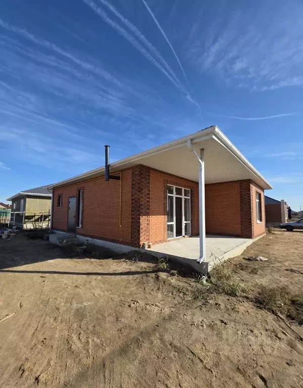 Дом в Астраханская область, Приволжский район, с. Карагали Мостовая ... - Фото 1