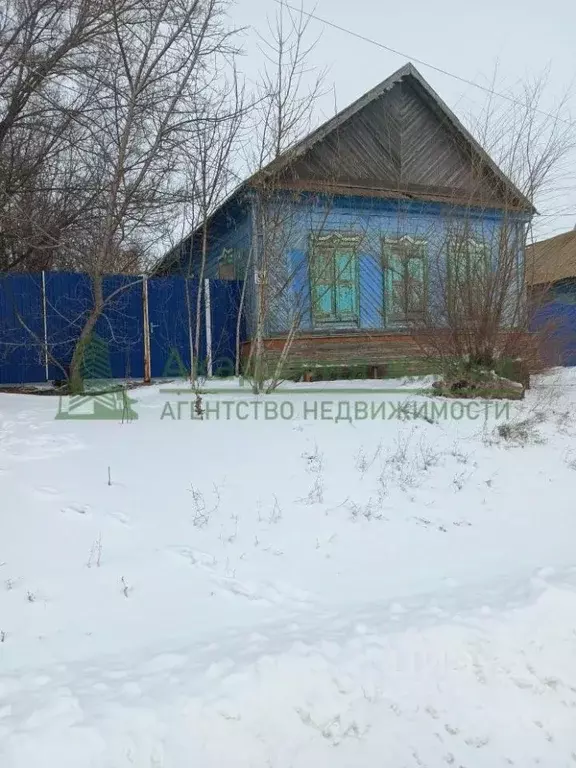 Дом в Саратовская область, Дергачевское муниципальное образование, с. ... - Фото 1