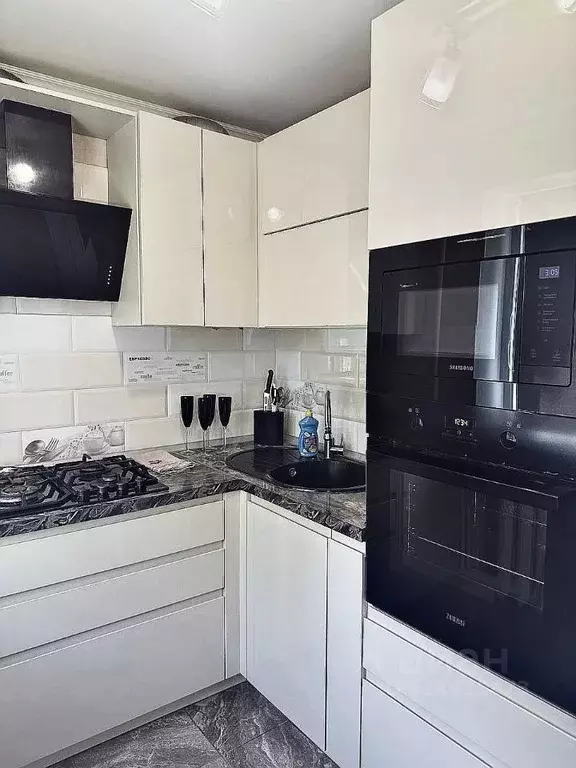 3-к кв. Краснодарский край, Туапсе ул. Маршала Жукова, 18 (56.0 м) - Фото 1