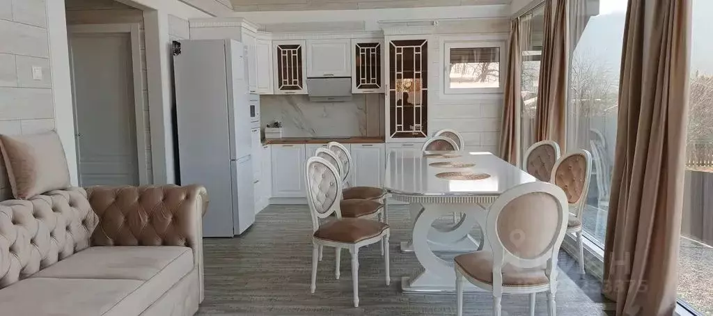 Дом в Алтай, Чемальский район, Элекмонарское с/пос, с. Элекмонар ул. ... - Фото 1