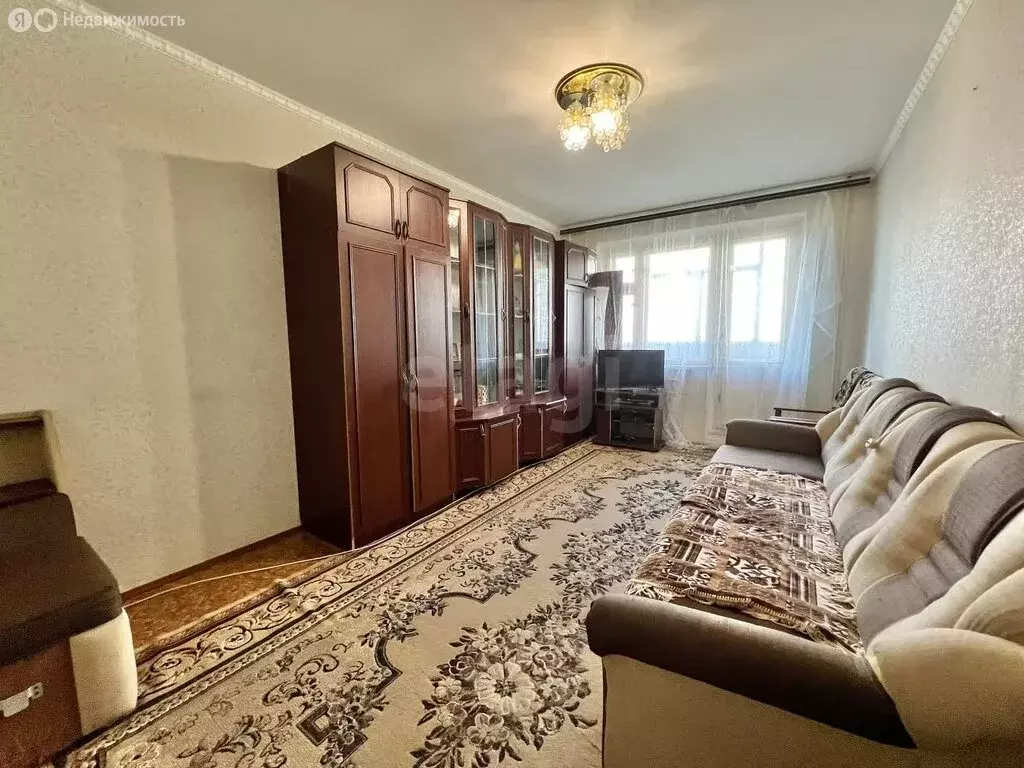 3-комнатная квартира: Строитель, улица Жукова, 7 (69 м) - Фото 0