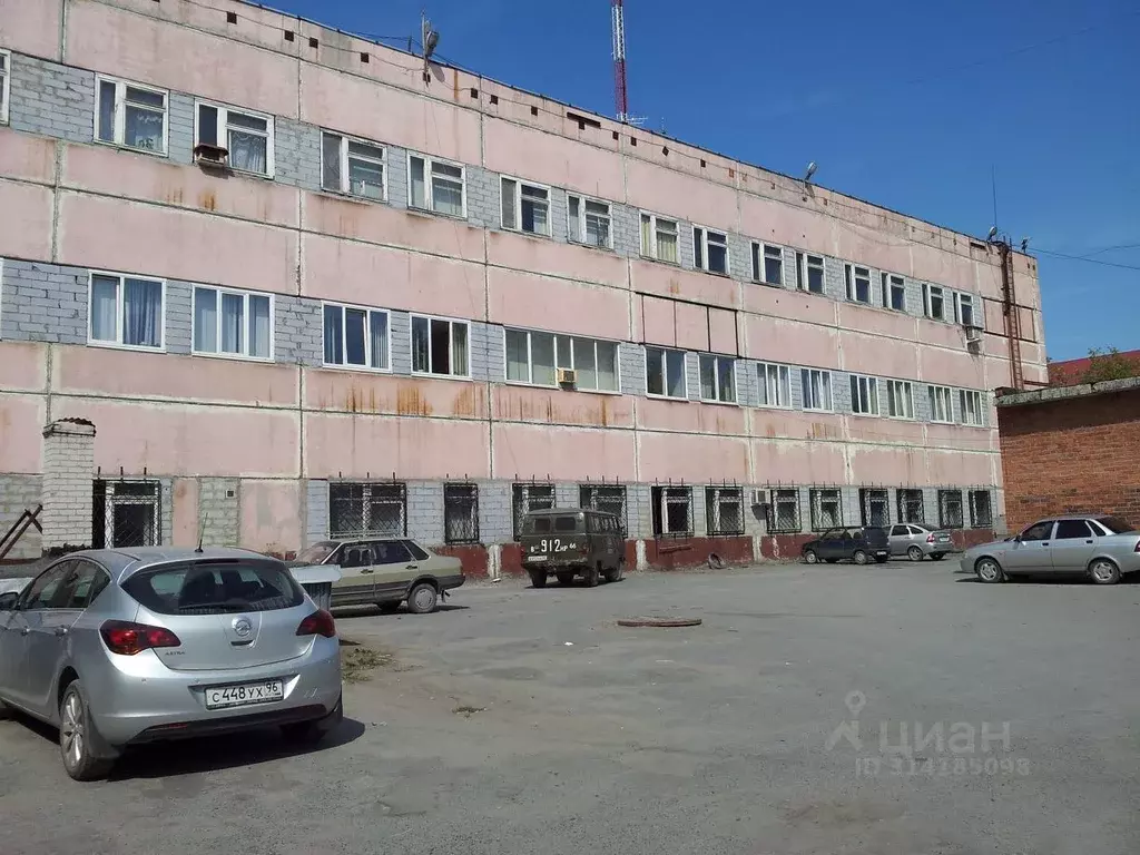 Помещение свободного назначения в Свердловская область, Камышлов ул. ... - Фото 1