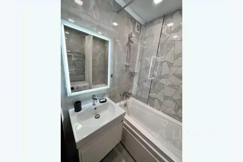 2-к кв. Красноярский край, Красноярск Взлетка мкр, ул. Батурина, 19 ... - Фото 1