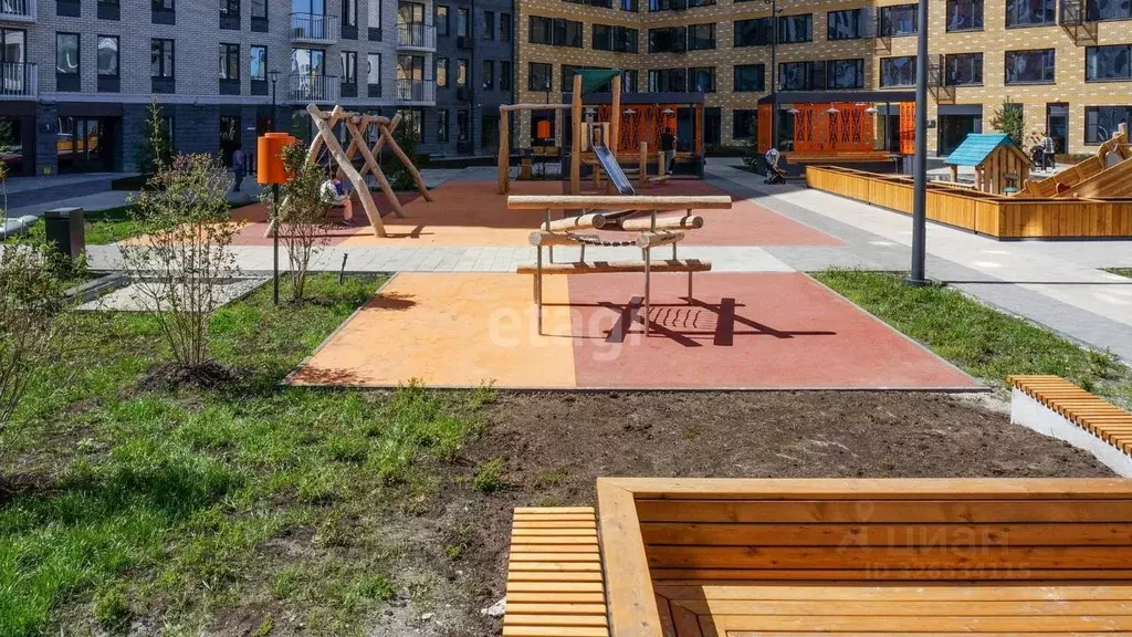 2-к кв. Тюменская область, Тюмень ул. Новоселов, 105 (55.9 м) - Фото 1