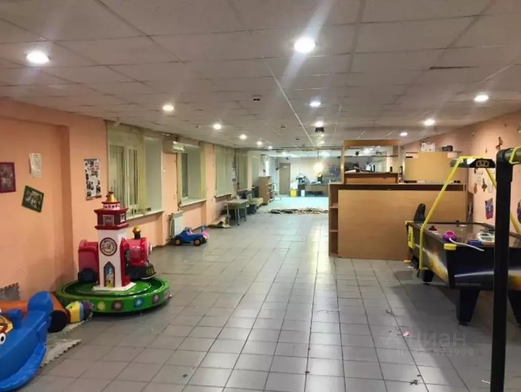 Помещение свободного назначения в Свердловская область, Асбест ул. ... - Фото 1