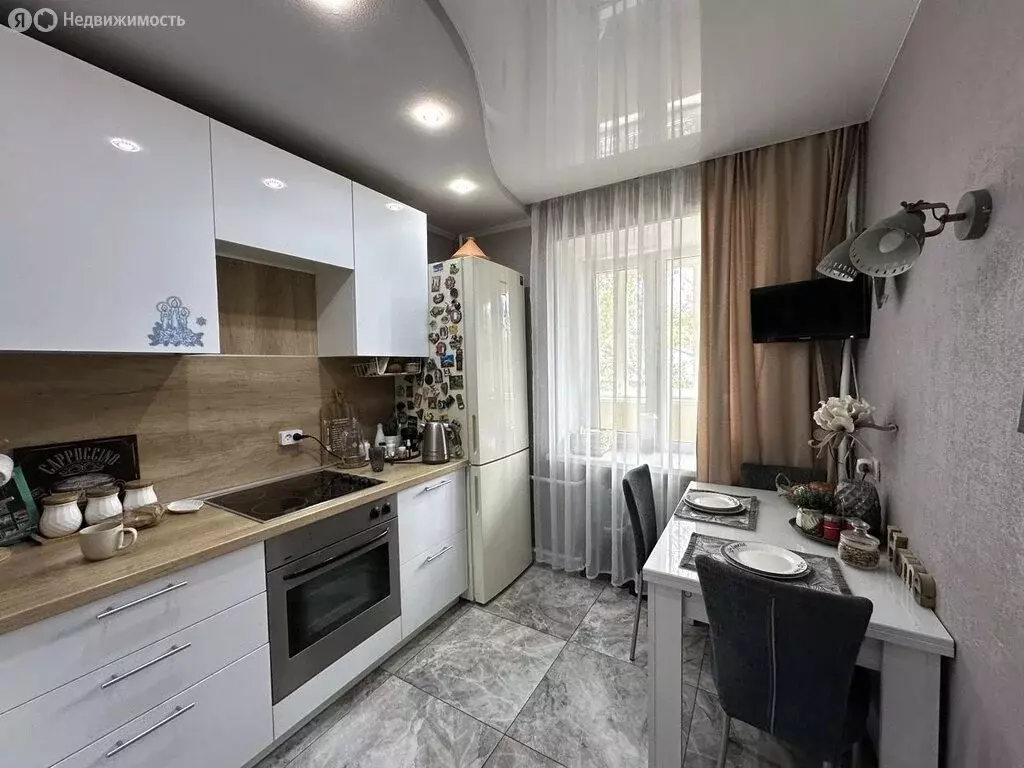 3-комнатная квартира: Челябинск, Горьковская улица, 6 (62 м) - Фото 1