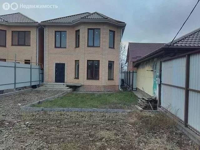 Дом в Ростов-на-Дону, Особенная улица (140 м) - Фото 0