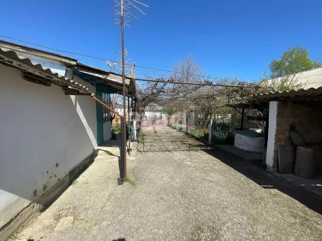 Дом в Крым, Белогорский район, Зеленогорское с/пос, с. Балки ул. ... - Фото 1